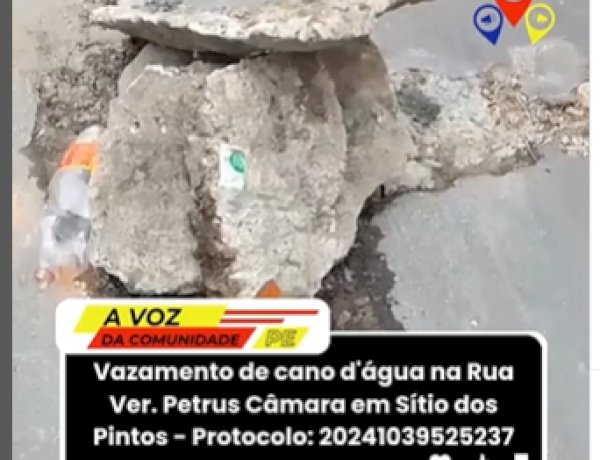 Vazamento de cano em rua do bairro de Sítio dos Pintos no Recife