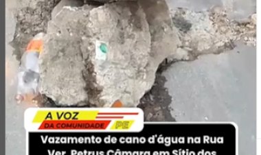 Vazamento de cano em rua do bairro de Sítio dos Pintos no Recife