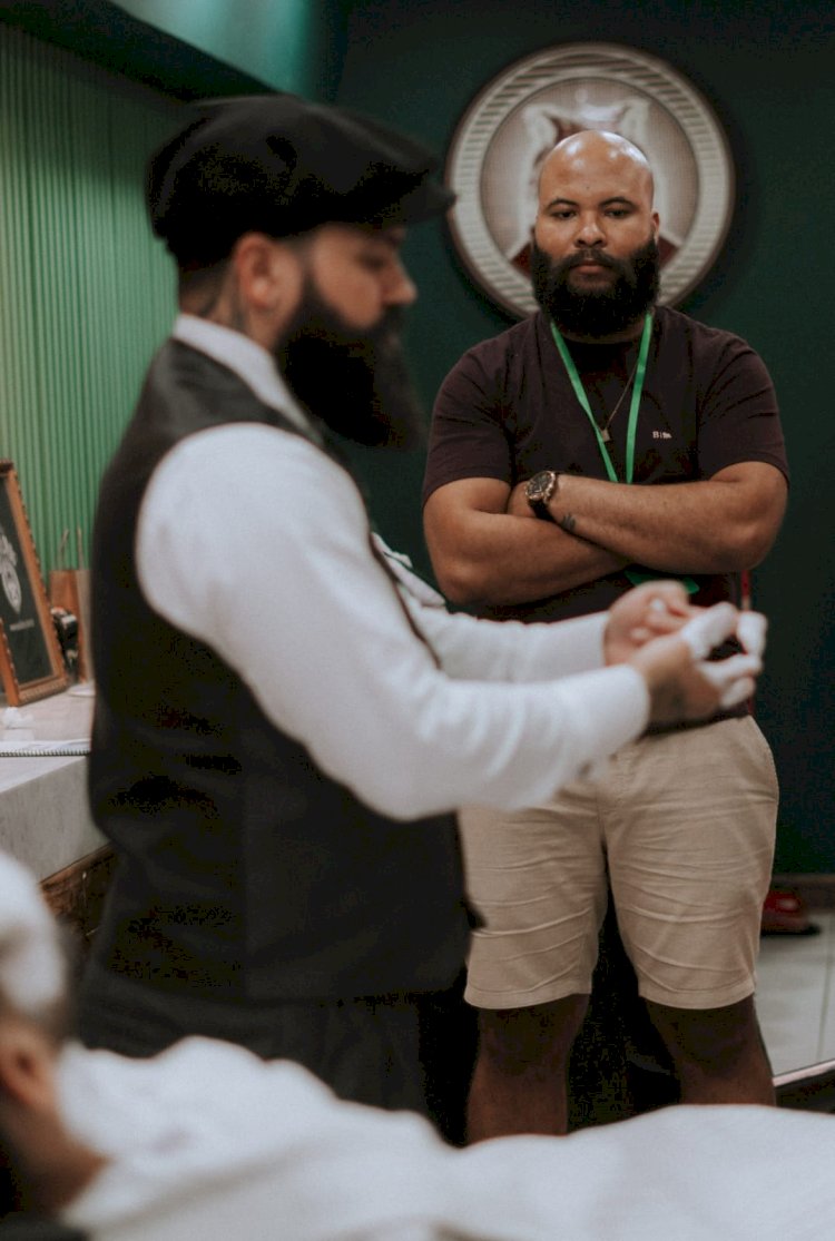 Barbearia Fiais completa 7 anos com trajetória de superação, vínculos com a comunidade e novidades a caminho